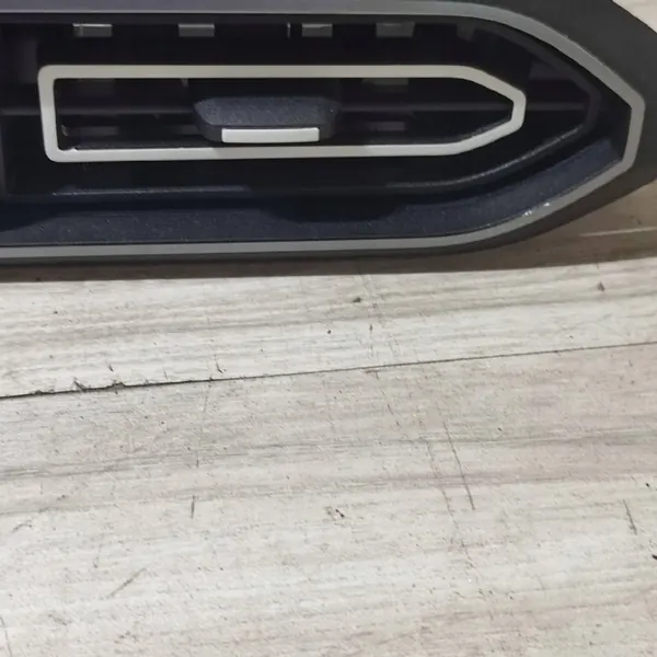 Grille d'aération latérale Dacia Jogger OEM 687601008R image 3