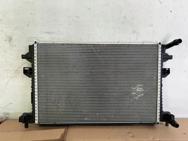 Vesijäähdytin OEM 5Q0121251HQ - Käytetty VW OE image 2
