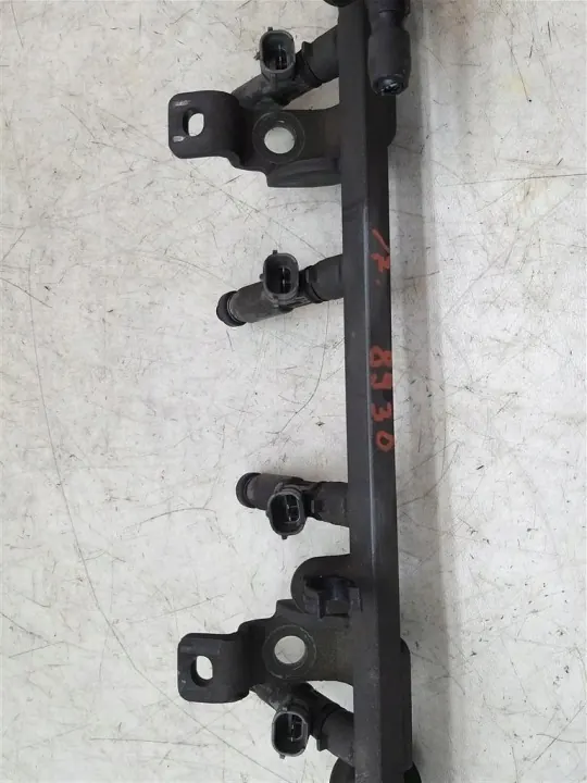 Injectorrail OEM 323 VI 98-03 R voor Mazda 323 VI image 3