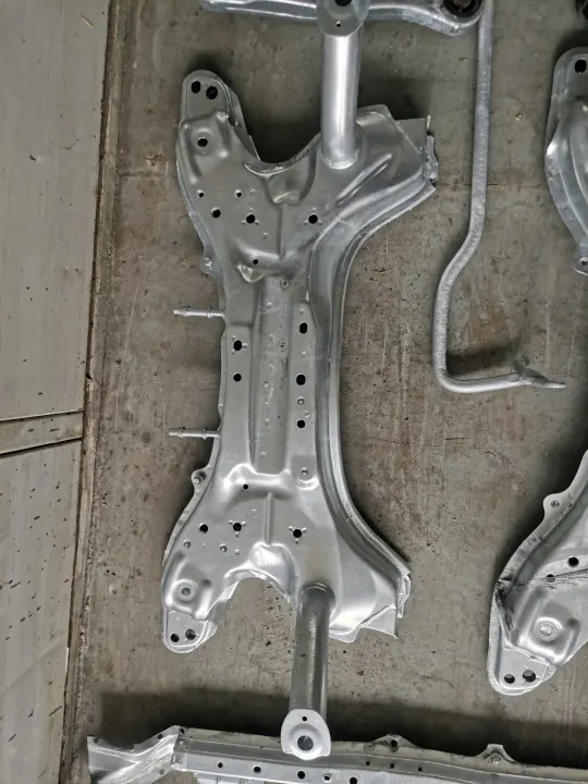 Voorophangingbalk OEM belka zawieszenia przód toyota yaris I image 2