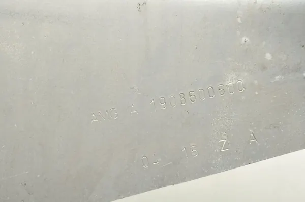 Mercedes AMG GT C190 Oikean Vyön Kiinnike OEM A1908600600 image 3