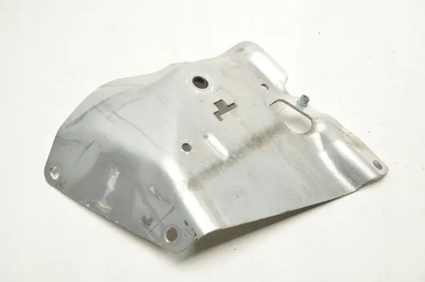 Mercedes AMG GT C190 Oikean Vyön Kiinnike OEM A1908600600 image 4