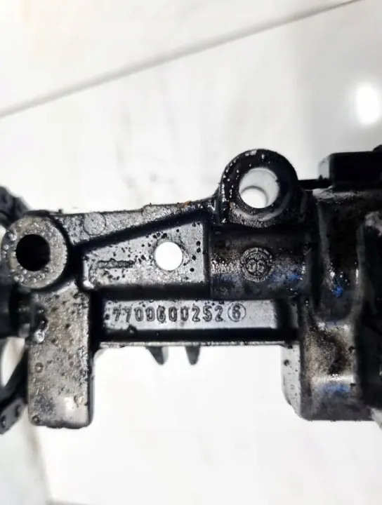 Oljepump Renault Scenic OEM 7700600252 1999 1.9L image 4