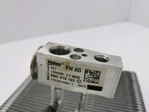 Lämmitysjäähdytin ilmastointi OEM 5WC816103 Volkswagen Tiguan image 4