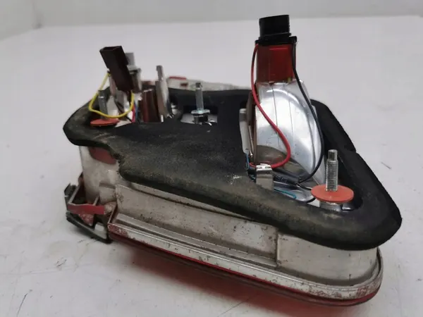 BMW 7 F01 F02 F03 F04 2009 Luz trasera de maletero izquierda image 5