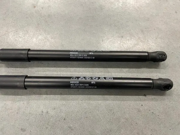 Konepellin aktuaattori Audi Q5 80A OEM 80A823359C image 2