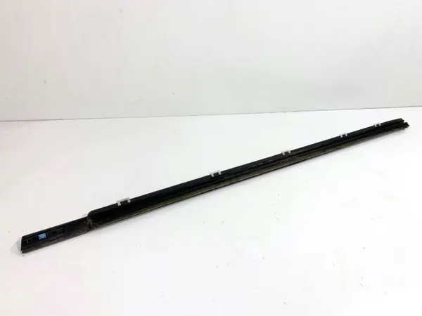 OEM etu-oikea raapimislista Hyundai Kona image 3