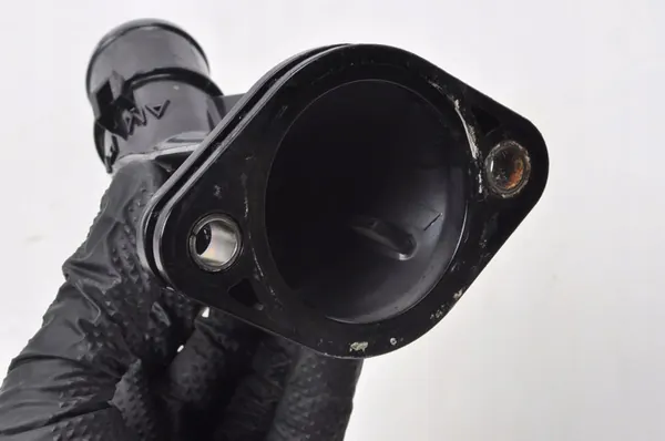 KIA SOUL I 1.6 Salida de Agua Carcasa de Termostato 25631-2B053 image 3