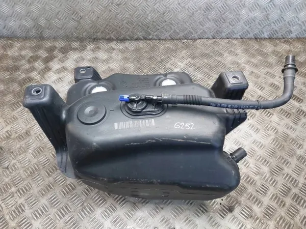 Réservoir AdBlue d'occasion OEM 5Q0131969F pour VW Passat B8 image 2