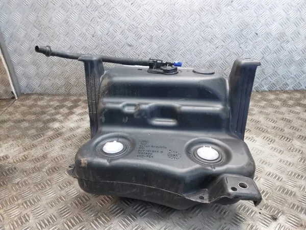 Réservoir AdBlue d'occasion OEM 5Q0131969F pour VW Passat B8 image 3