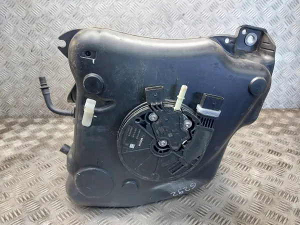 Réservoir AdBlue d'occasion OEM 5Q0131969F pour VW Passat B8 image 4