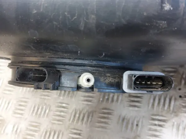 Réservoir AdBlue d'occasion OEM 5Q0131969F pour VW Passat B8 image 5