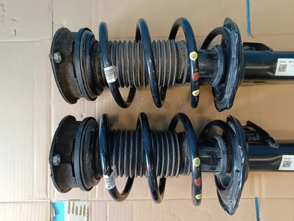 Ammortizzatore anteriore AUDI Q3 F3 SPORTBACK 1.4TFSI e 110KW 2024 OEM 5QF413031CR image 2