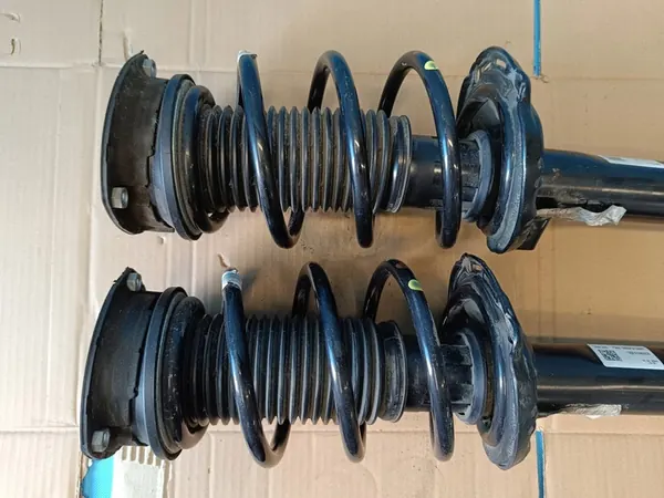 Ammortizzatore anteriore AUDI Q3 F3 SPORTBACK 1.4TFSI e 110KW 2024 OEM 5QF413031CR image 9