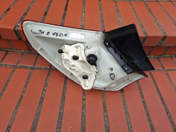 Oikea Takavalo Opel Astra J HB image 3