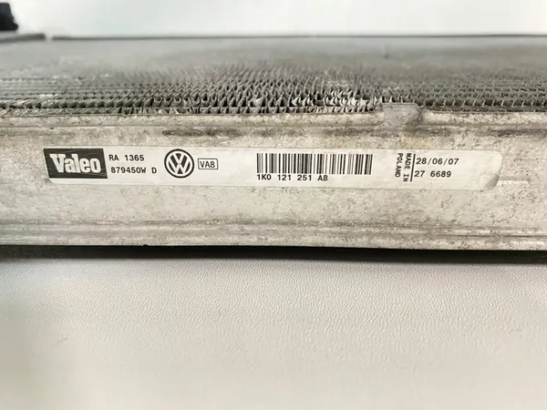 Radiador de agua Volkswagen OE 1K0121251AB image 2