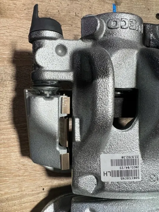 Taka jarrupuristin OEM 978303 Iveco Daily VI:lle image 5