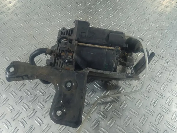 Mercedes S W221 06- Suspension Compressor A2213200304 image 4