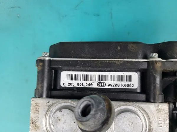 Pompe ABS OEM PRKA11422165655 pour Kia Venga 1.4 image 4