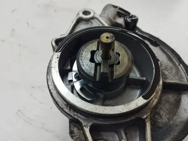 Bomba de vacío Porsche OEM 10T237700 - Usada image 5