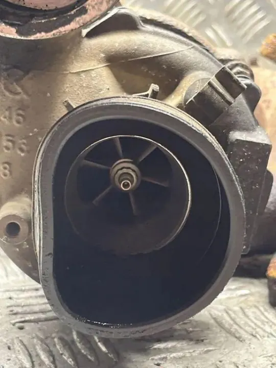 Turbo VW OEM 03G253019A para Touran 2.0L Diésel image 3