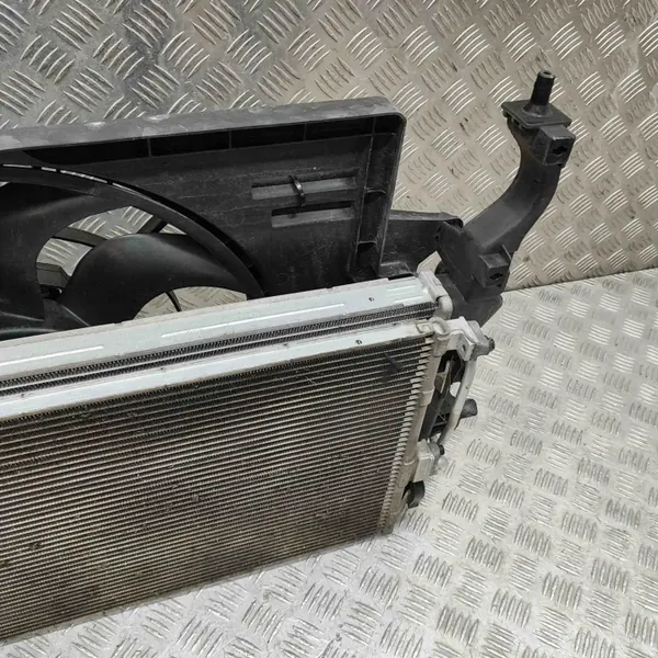 Peça Arrefecimento Hyundai Kona OEM 25310J9860 Usada image 4