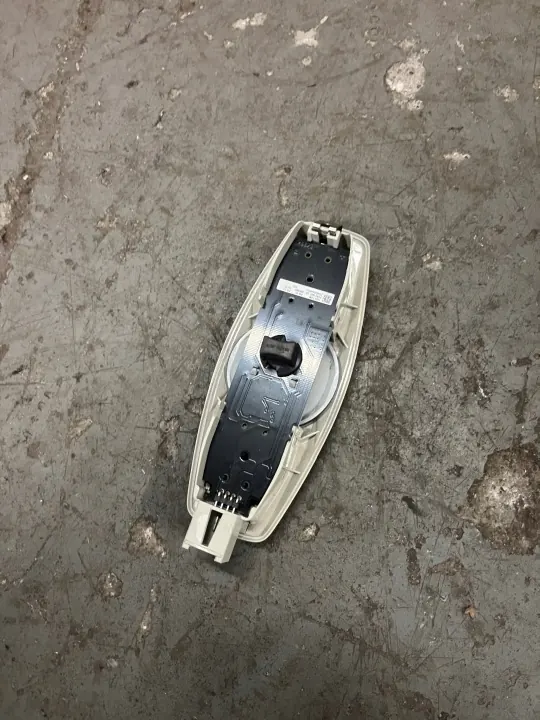 Lampe d'habitacle FORD FOCUS MK3 OEM - État utilisé image 3
