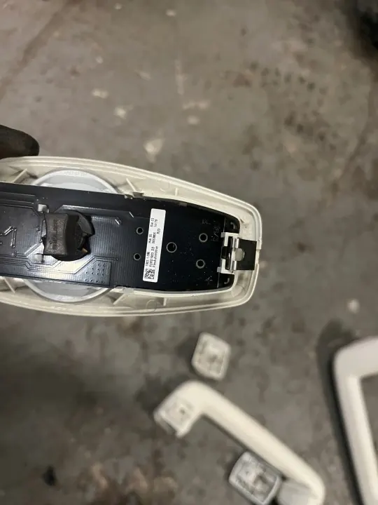 Lampe d'habitacle FORD FOCUS MK3 OEM - État utilisé image 4