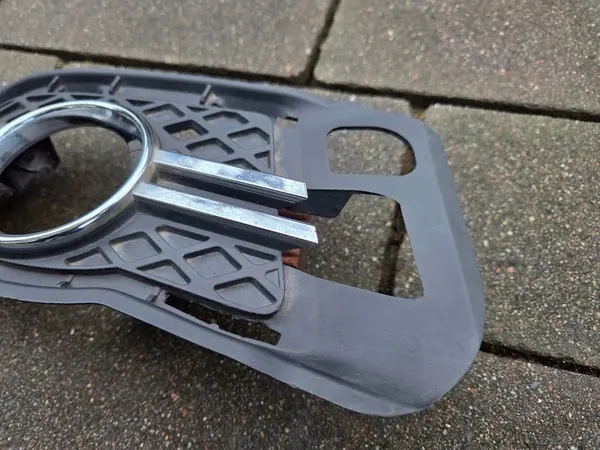 Rejilla de parachoques delantero C-Class W204 derecha Cromo A2048852323 image 2