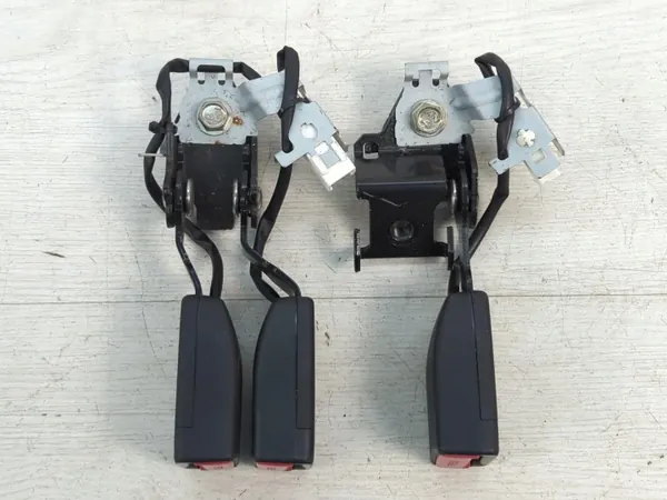 OEM 0AL01C Mazda CX-5 Achterste Gordelsluiting image 2