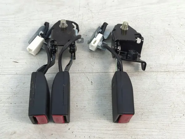 OEM 0AL01C Mazda CX-5 Achterste Gordelsluiting image 3
