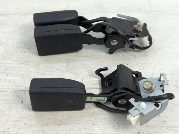 OEM 0AL01C Mazda CX-5 Achterste Gordelsluiting image 4