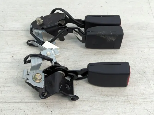 OEM 0AL01C Mazda CX-5 Achterste Gordelsluiting image 5