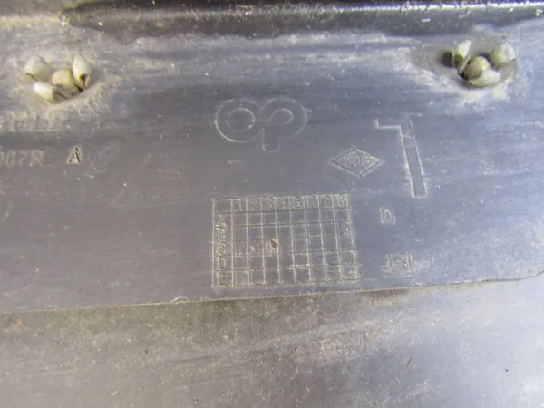 Nedre stötfångarskydd Renault Megane III 622354651r image 7