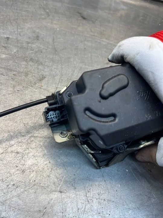 Baklucka Lås Mercedes ML W164 image 2