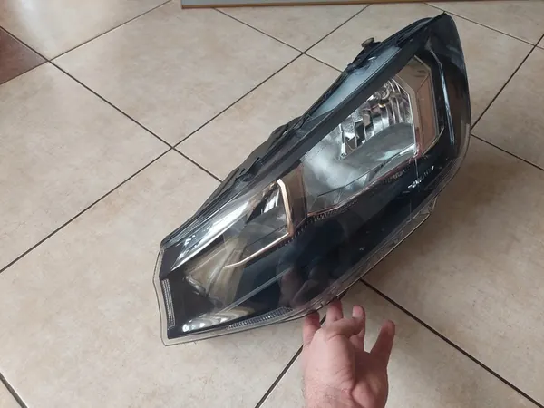 Vasen Etuvalaisin - VW Caddy V - 2020 - OEM 2K8941005D - 2 image 2