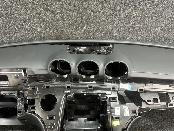 Mercedes W206 C-Klasse Dashboardconsole OEM A2068601002 image 3