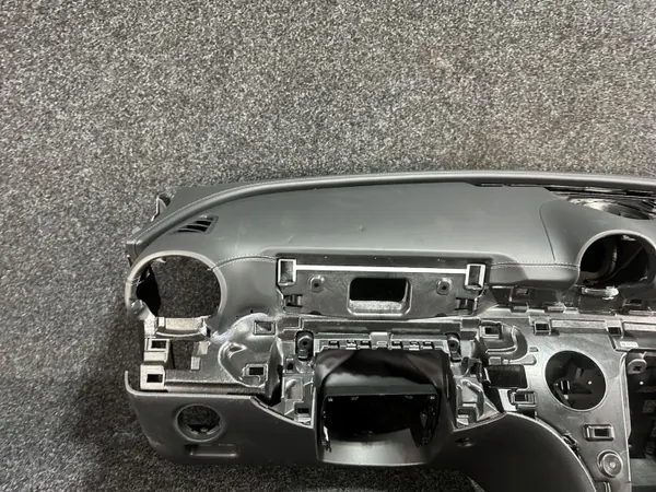 Mercedes W206 C-Klasse Dashboardconsole OEM A2068601002 image 4