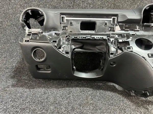Mercedes W206 C-Klasse Dashboardconsole OEM A2068601002 image 5