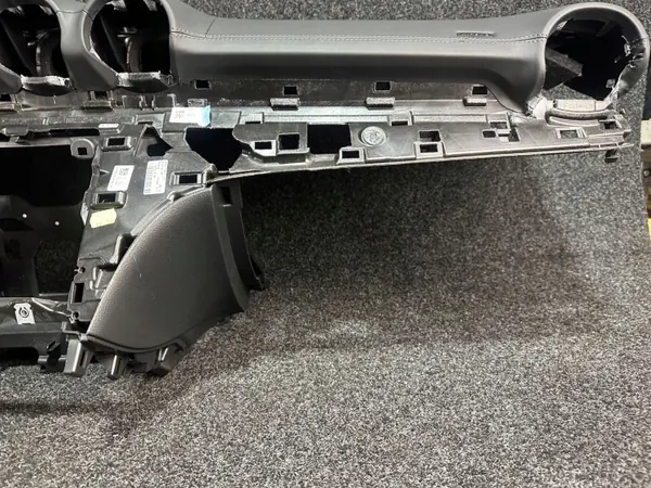Mercedes W206 C-Klasse Dashboardconsole OEM A2068601002 image 7