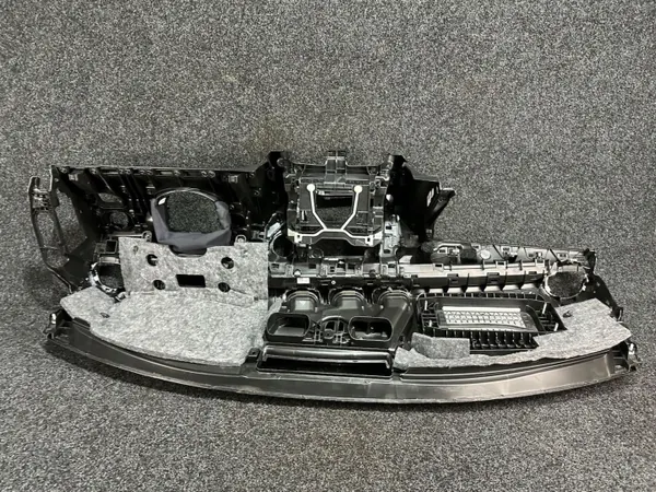 Mercedes W206 C-Klasse Dashboardconsole OEM A2068601002 image 9
