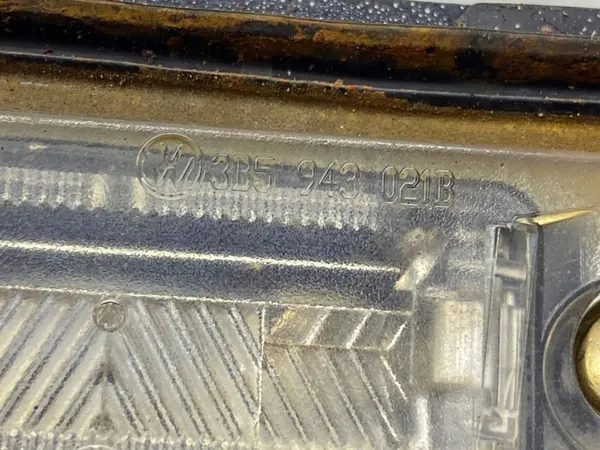 Feu de plaque Volkswagen OE 3B5 943 021 B d'occasion image 6