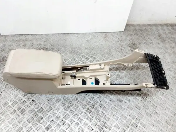 Accoudoir OEM 561863239R pour VW Passat B7 2014 image 2
