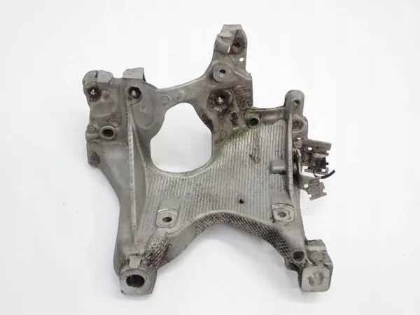 Rechte Anhängerkupplung Halterung OEM 8W0399296E Audi image 2