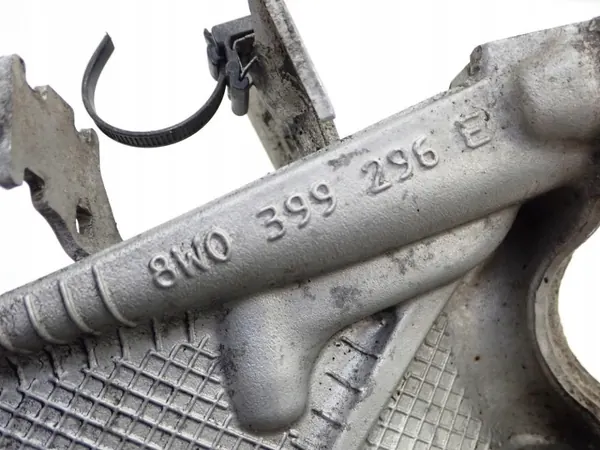 Rechte Anhängerkupplung Halterung OEM 8W0399296E Audi image 4