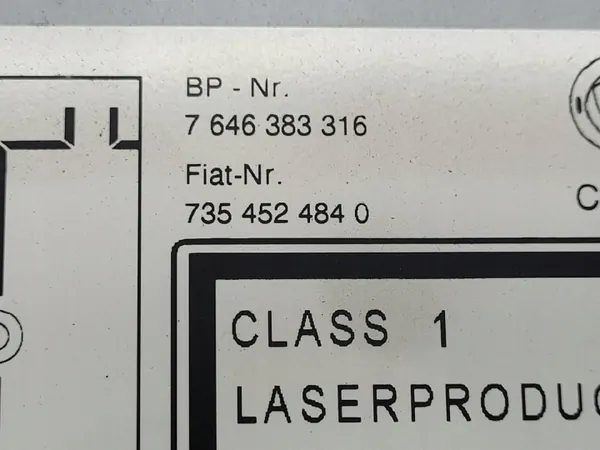 OEM 7646383316 CD-soitin Fiat 500:lle - Käytetty image 10