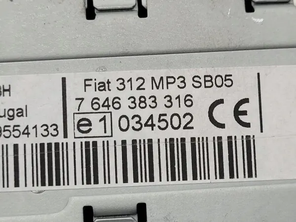 OEM 7646383316 CD-soitin Fiat 500:lle - Käytetty image 9