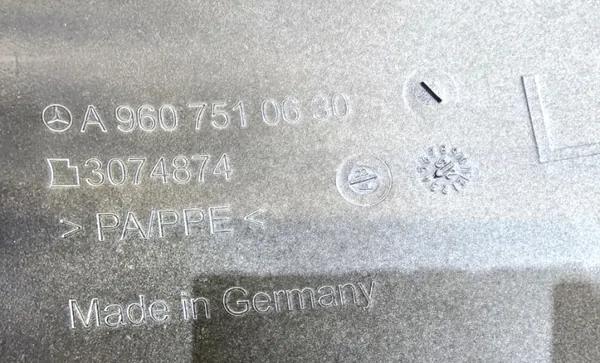 Ohjaamon kulmaspoileri vasen OEM A9607510630 Mercedes image 4
