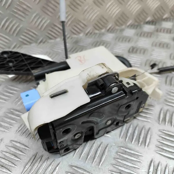 Vänster Framdörrslås VW Transporter VI (T6) OEM 7E1837015B image 4