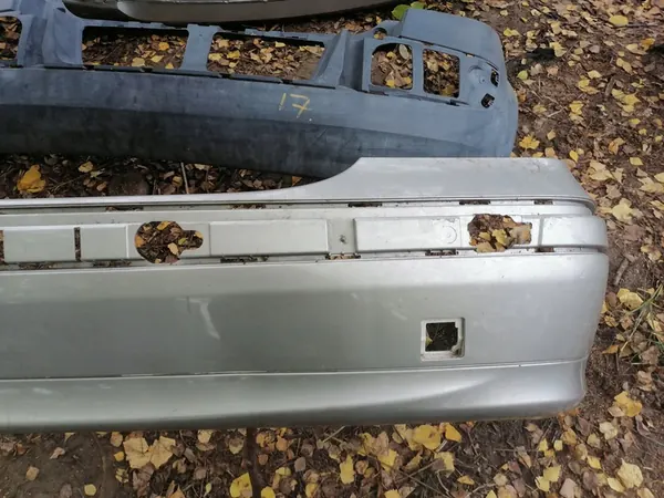 Parachoques trasero Mercedes W211 image 3